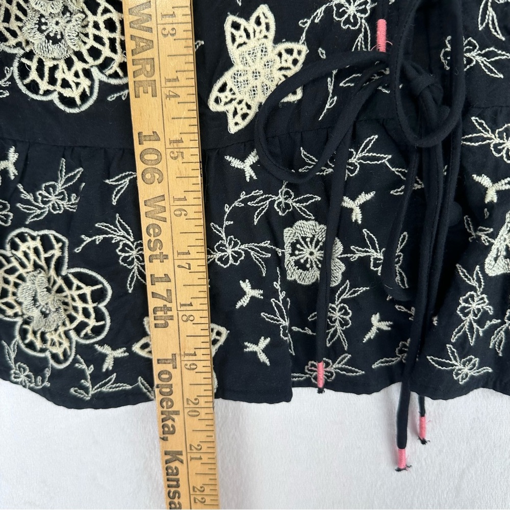 Anthropologie Embroidered Ruffle Crop Top Women’s Size Large Black Cream Floral - Picture 12 of 12
